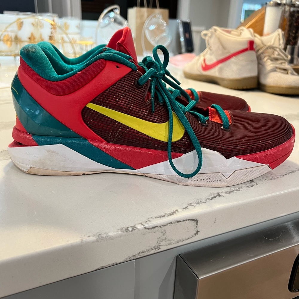 Size 10 1/2 sneaker